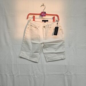 *NWT* Tommy Hilfiger women's size 6 white denim shorts